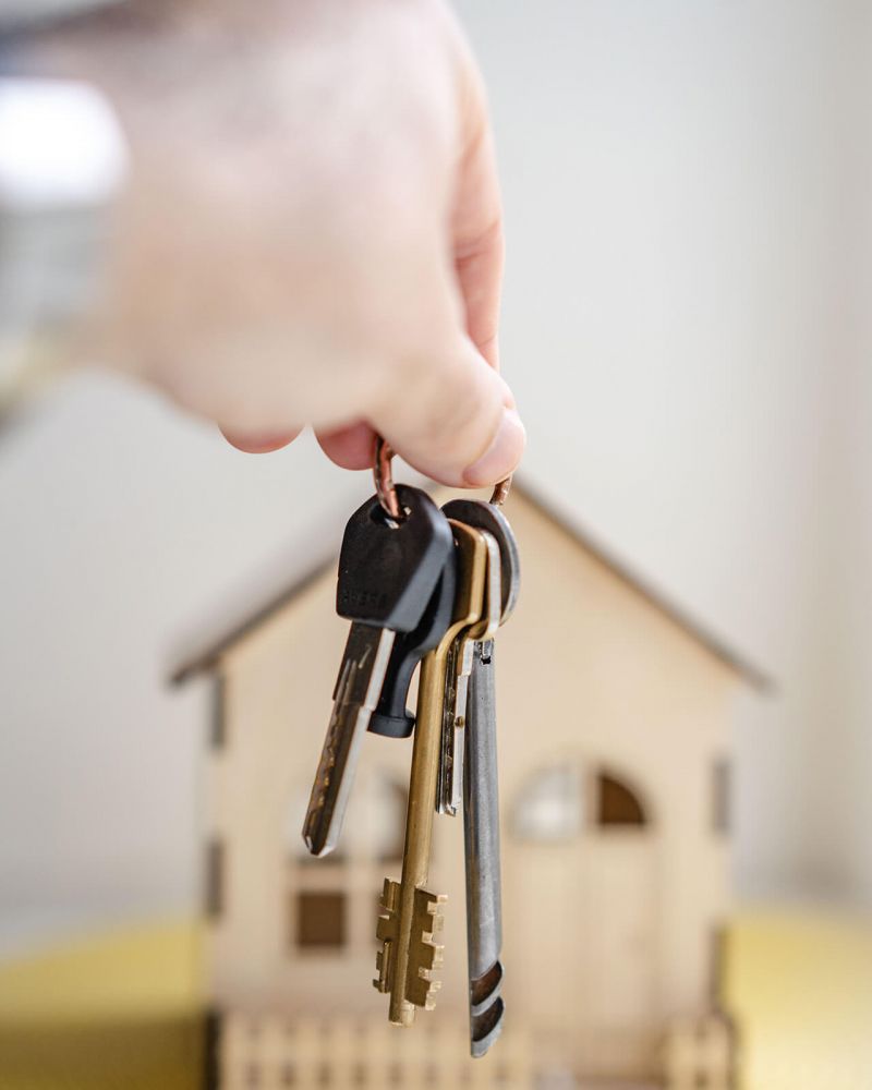 Hausfassade Altbau mit Balkon